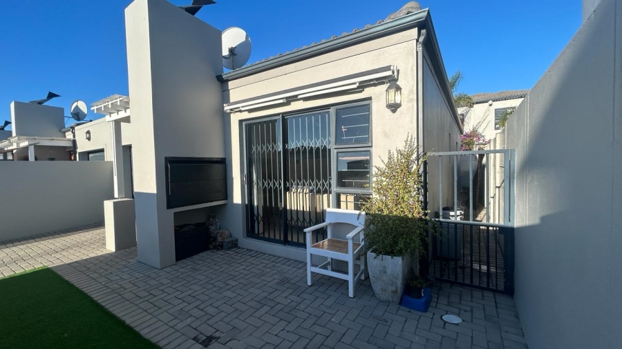 3 Bedroom Property for Sale in Parklands North Western Cape